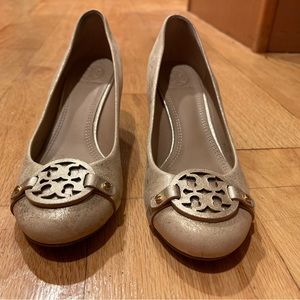 Tory Burch Mini Miller Wedge  soft Champagne Metallic  Gold Size 6.5 Medium